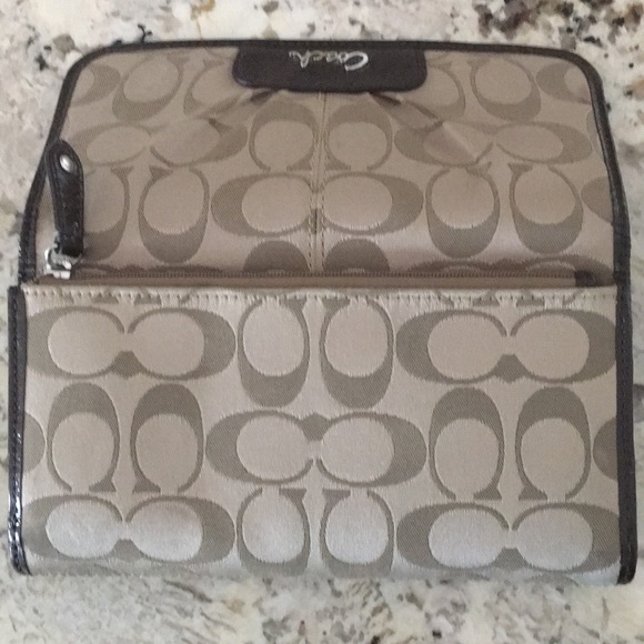 Coach Wallet - Picture 3 of 4